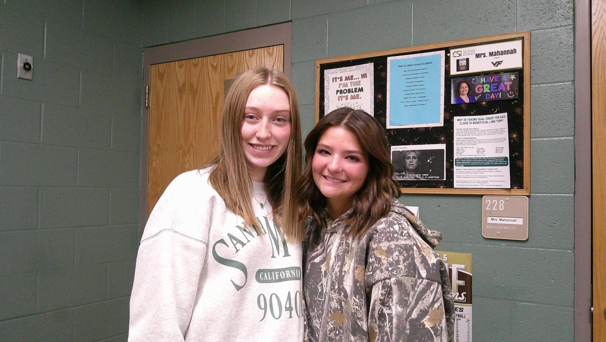 Seniors Averie Durflinger and Paityn Carson.